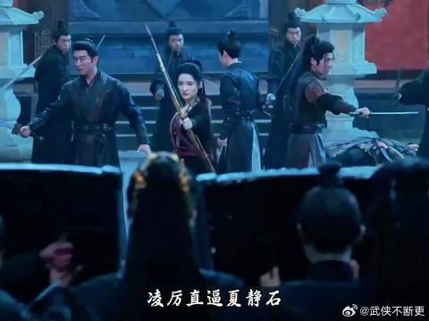一笑随歌大结局,恶人全遭报应,凤随歌弃了皇位,和付一笑归隐江湖!