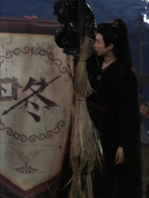 那面旗子上写的是冬? 感觉演了一部武侠剧 冬什么意思?哈哈哈正 片快播