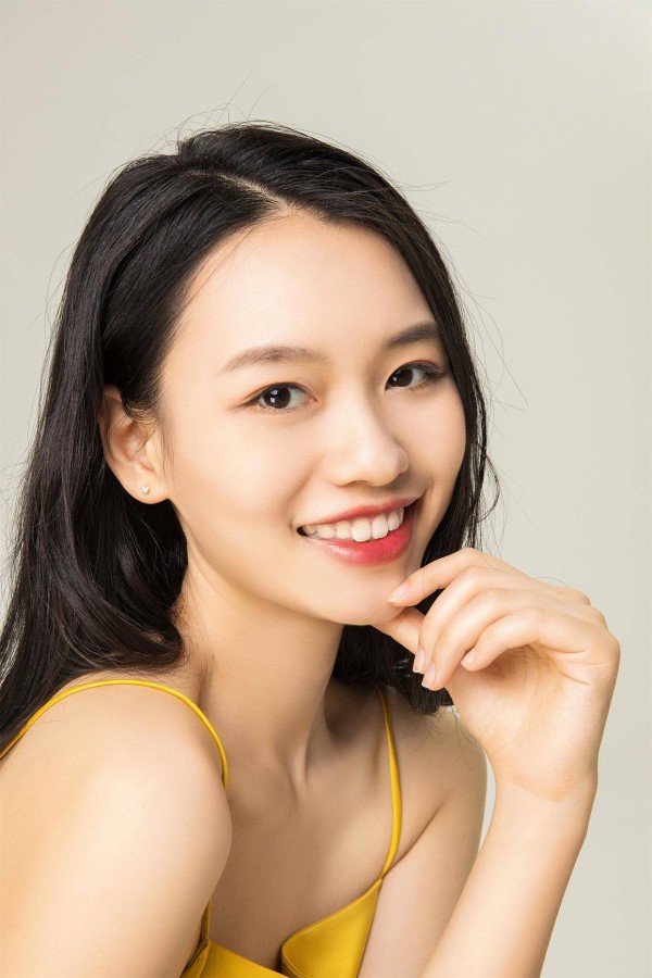 结了婚的男人瞧得上的那种婚外女人,基本上都不主动不纠缠,就这一个特点特别扎眼