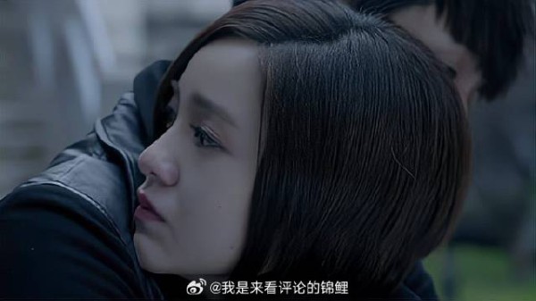 没有物质的爱情只是盘散沙 都不用风吹,走两步路就散了