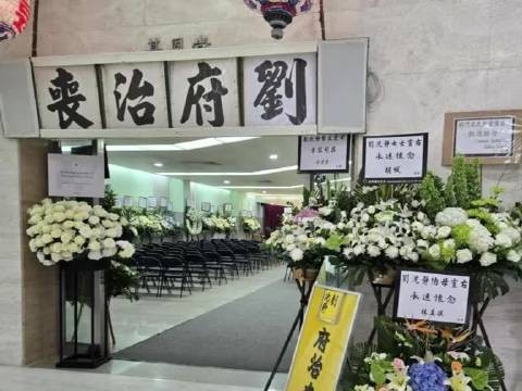 77岁香港女富婆告别仪式!春节儿媳陈慧琳和两个孙子拜年时 还有精神满满