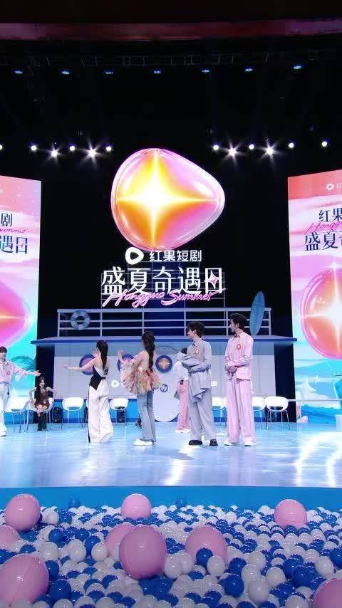 短剧人全员走秀惊艳亮相,卡戎吴添豪造型吸睛