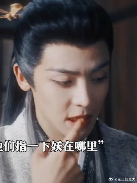 两个大比兜给眼神都打清澈了！