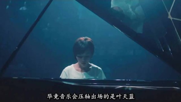 校园音乐节现惊悚舞台事故,校霸头部遭机关旋转180度