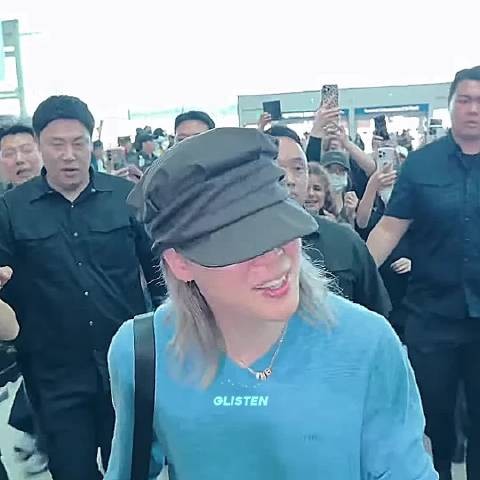 请不要剪头发,很适合你 :谢谢 /cr.GLISTEN