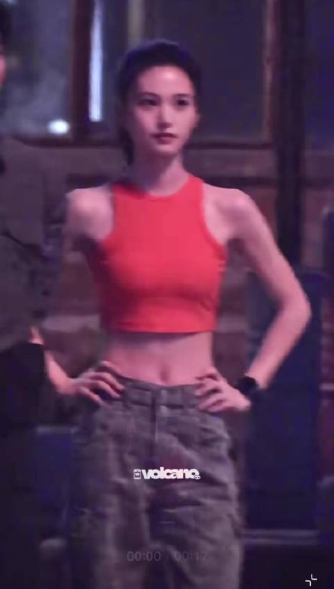 丞磊这女主运啊,又是个盘靓条顺的大美女