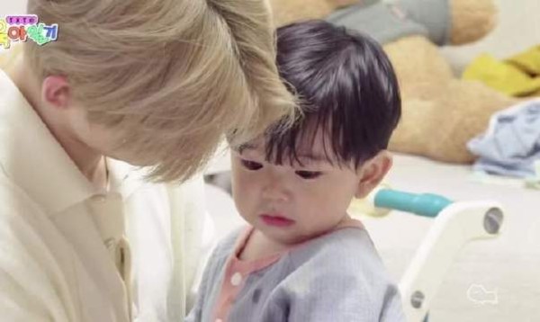 崔秀彬育儿日记曝光,yoojun依偎欧妈寻安慰