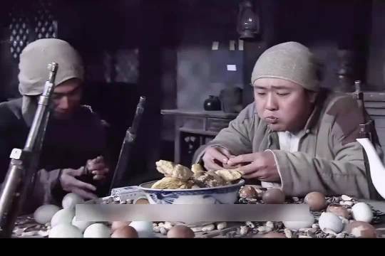 鬼子伪装八路军,竟因鸡蛋暴露身份