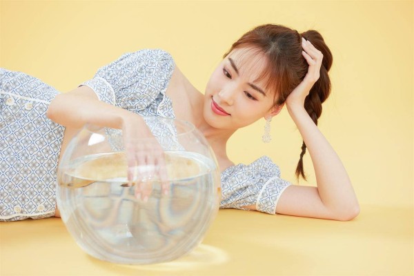 结了婚的女人,最容易跨出去搞到一起的婚外对象,不是外人,全是身边这三个熟人