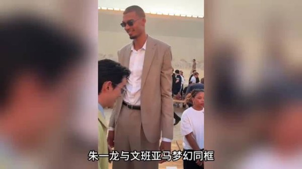 一米八大个瞬间变挂件儿，我大龙变萌龙