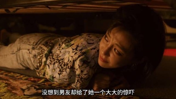 她本想给男友一个惊喜,哪知男友却给了她一个惊吓!