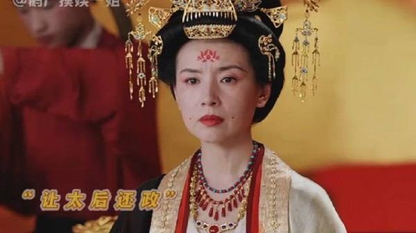 墨修尧刚和叶璃团聚就被派去打仗