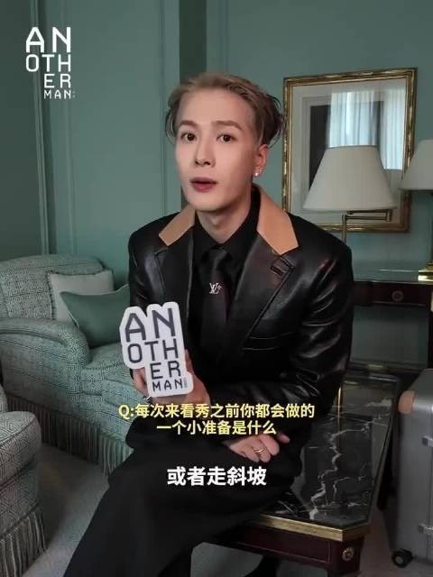 王嘉尔在巴黎健身房偶遇朱一龙！好卷的两个人吧！