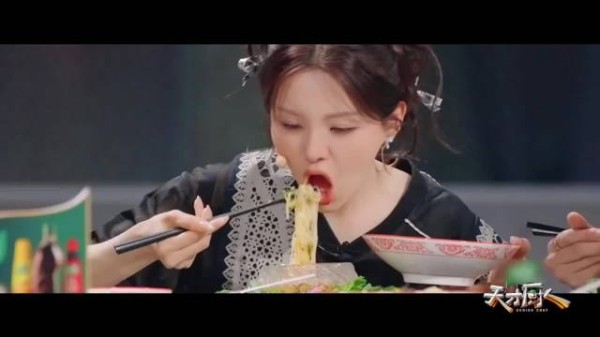 杨超越出道前一顿吃三碗饭，懵懵回应我怎么了