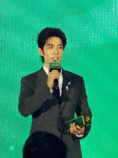 肖战说未来会继续努力踏实拍戏