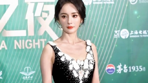 杨幂《生万物》亮相白玉兰晚宴，收视口碑双创新高
