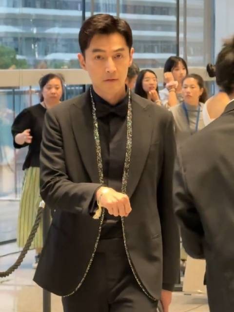 白玉兰提名晚宴 妈呀……被这个胡歌帅迷糊了！