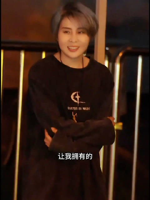 原来追星的幸福就是她愿意现身 听你表达对她的爱 王濛还跟着粉丝一起舞了起来