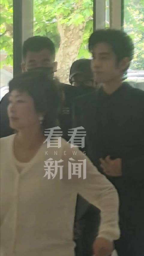 白玉兰前见肖战