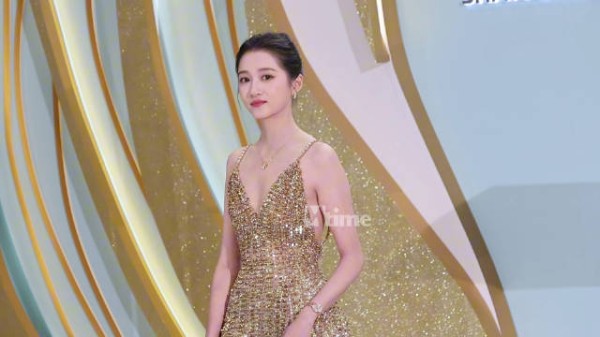 关晓彤来啦！闪闪惹人爱！