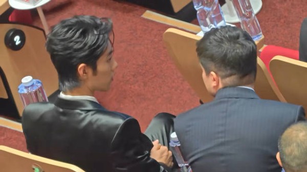 跟even聊啥呢 两个人完全热聊