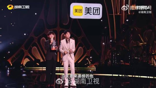 传奇哥直播演唱格莱美水准震撼全场