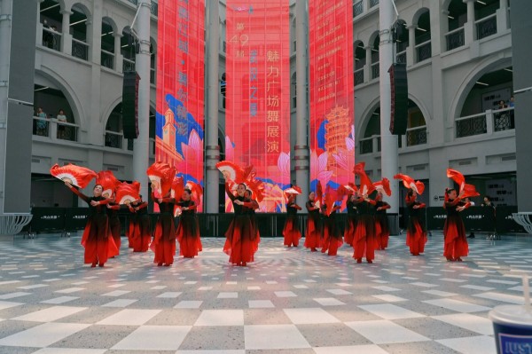连跳3天点燃盛夏！第49届 “武汉之夏” 魅力广场舞展演火热启幕