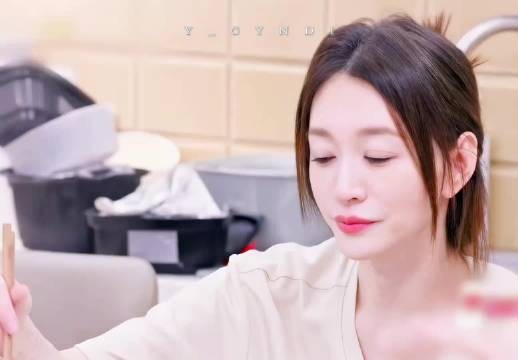 李小冉喊刘涛妈妈片段引热议，网友寻源未果