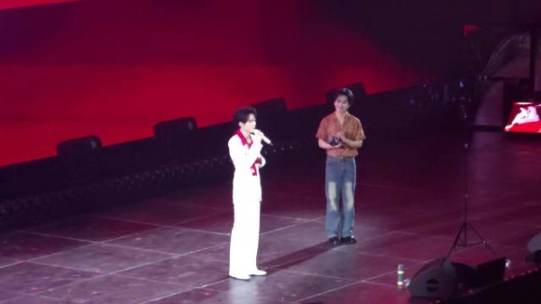 曾舜晞调侃自己可以唱歌用艺名曾舜晞，演戏用本名曾威航，非常妙的用法