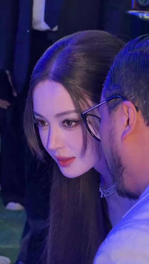 网友惊叹母亲容貌符合审美巅峰