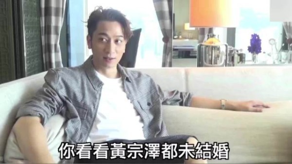 面对记者催婚，吴卓羲幽默回应：黄宗泽都没结婚，我也不急！