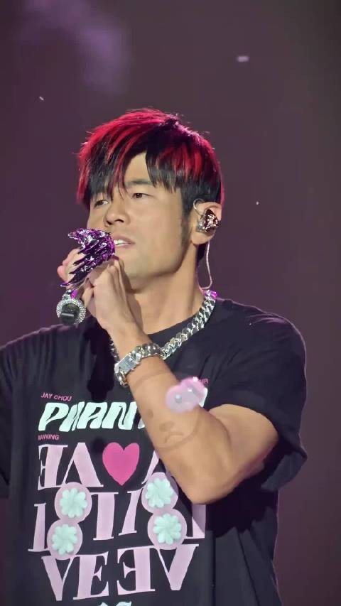 周杰伦演唱会引发两代人青春共鸣