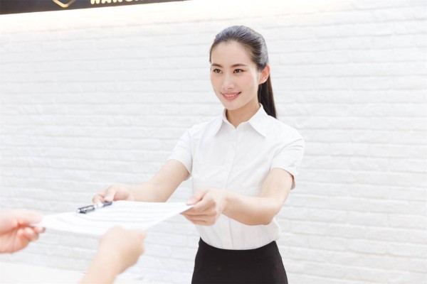 结了婚的女人要是想你想疯了，反而不会天天找你，而是会这么干