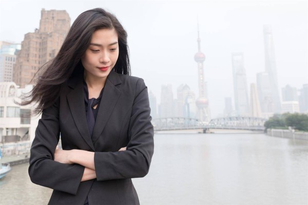 结了婚的女人要是主动给你这些东西，那就是在说“我爱你”，你最好保持点距离别纠缠