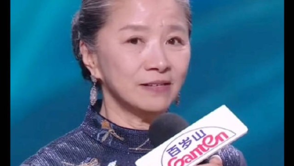 迟蓬倪萍~几十年闺蜜情~倪萍曾经为迟蓬打抱不平,迟蓬也说没有给倪萍丢人