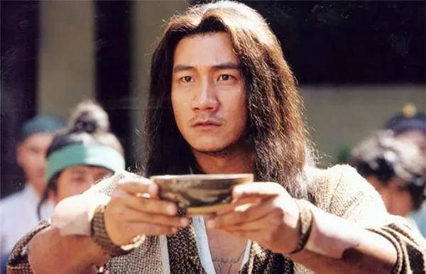 原创金庸武侠中,账面实力很强大,一到实战就拉胯的4大绝顶高手