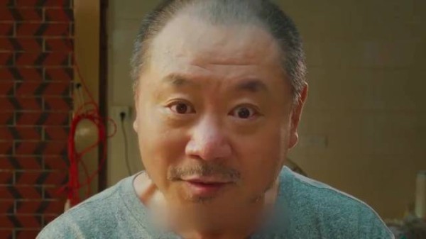 男人一觉醒来发现自己被困在了同一天,无限循环