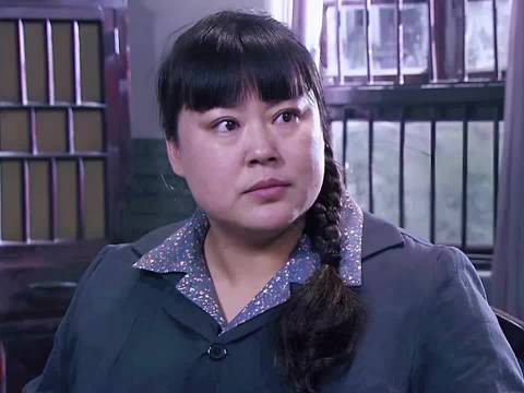 本来就是母亲不对嘛,如果我的母亲陪我上学,我肯定尴尬死了