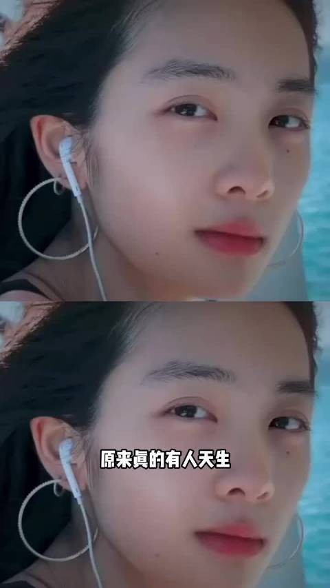 狠狠爱上黄多多这种文艺系长相，内敛疏离温柔，完全贴合文艺女主全部标准