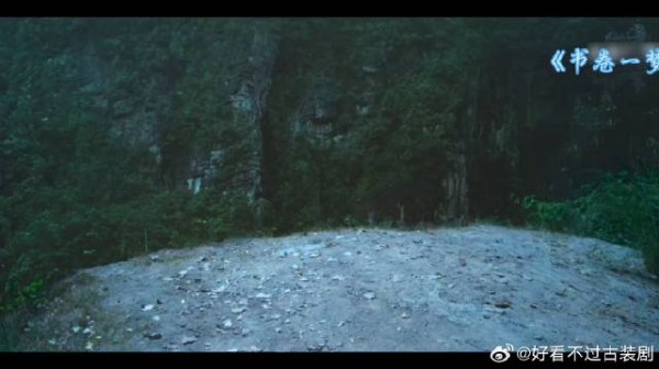 有男主光环,跳个崖吧,下面一定有湖