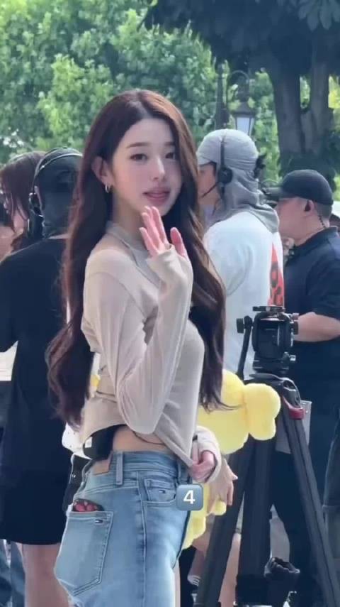 张元英玩儿大摆锤也能那么美!