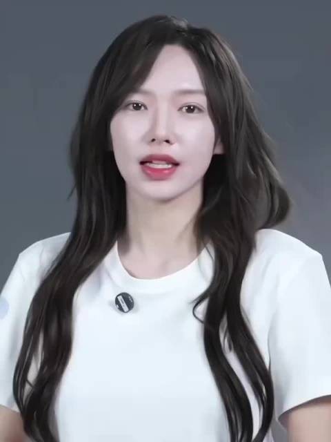 程潇，内地女歌手、演员，前宇宙少女成员，舞蹈功底扎实，代表作《大梦归离》