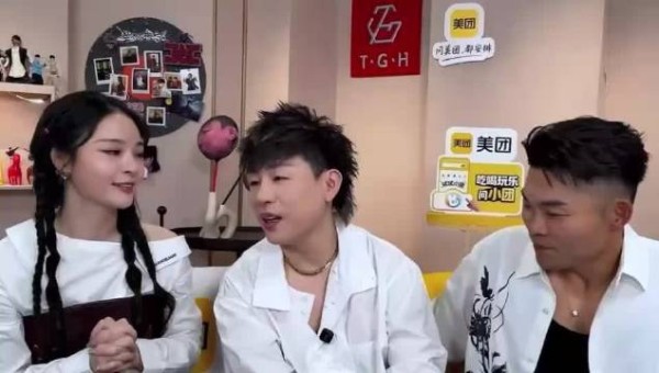 李玖哲称听胡彦斌歌长大,两人互赞将合作舞台