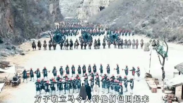 官兵围攻陈家沟三高手,大哥驾滑翔机硬核救援牺牲