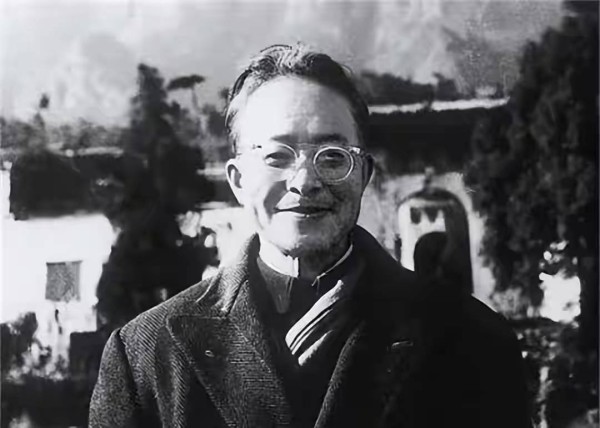 1988年沈从文去世,妻子张兆和刻下墓碑:爱你是真,不原谅也是真