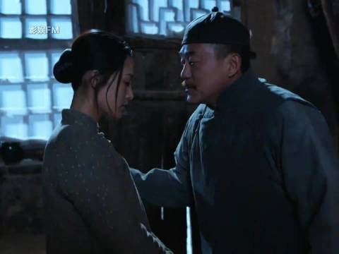 白鹿原最解气一幕！鹿子霖半夜私会田小娥，转头就被泼了一脸尿！