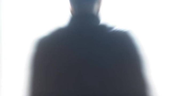 「每一份真相的背后 都是沉重 李成 负重前行很难 但一定有光明