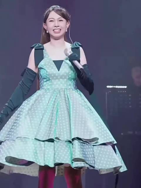 卓依婷演唱会之《童年》|||以后拍视频不要把自己的声音录进去，谢谢