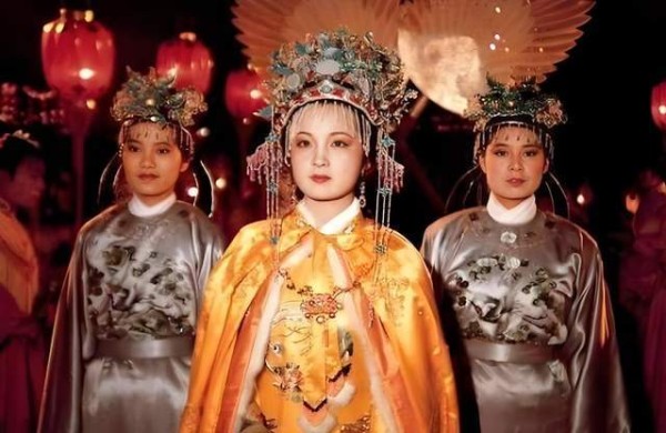红楼梦最讽刺的“荣耀”:贾元春省亲,其实是去“送死”的