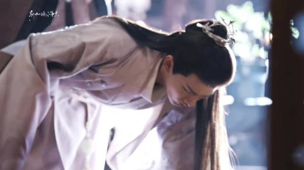 邓为饰演郑适获赞朗月清风,造型泪滴引热议